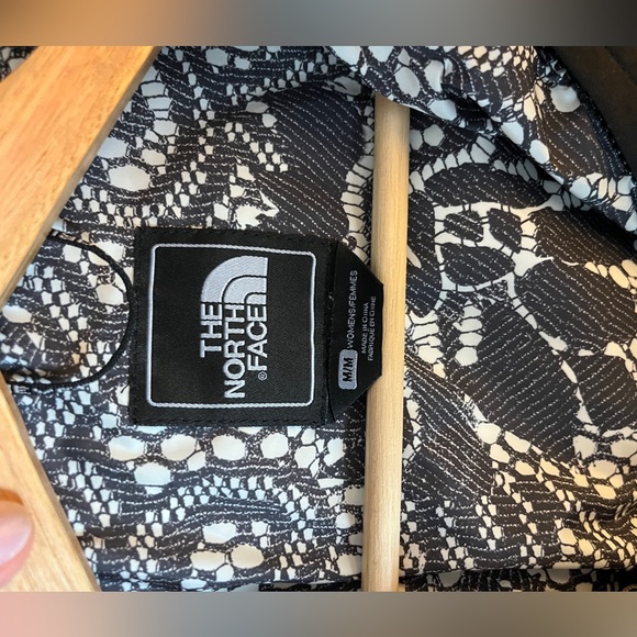 Women’s The North Face Ski Jacket - M - Picture 3 of 4